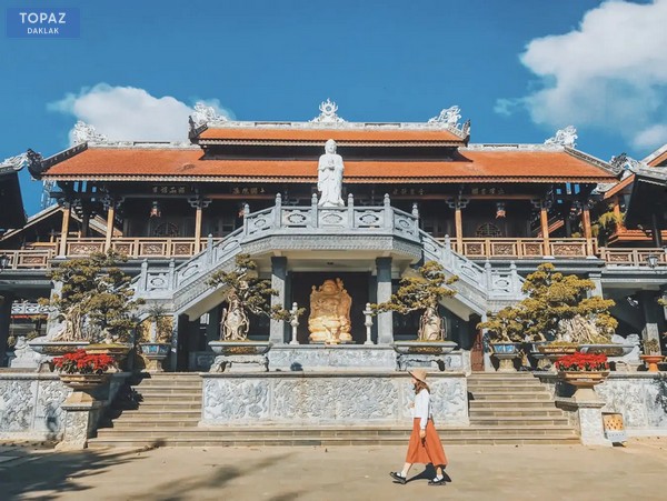 Ngôi chùa nằm ở số 117, đường Phan Bội Châu, phường Thống Nhất