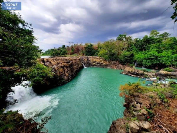 Khung cảnh thiên nhiên bao quanh dòng thác Gia Long